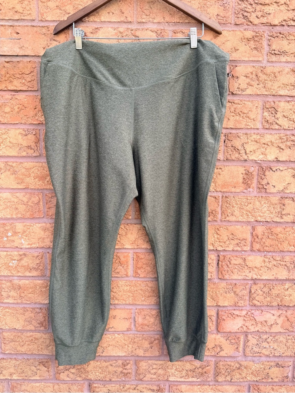 💫4/$25 • Old Navy Olive Green Maternity Cloud+ 7/8 Jogger Pants